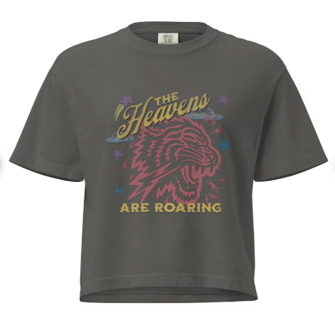 Rooted “The Heavens Are Roaring” Lion Christian Crop Top for Women – Vintage 90s Graphic Tee, Aesthetic Faith Shirt, Christian Apparel